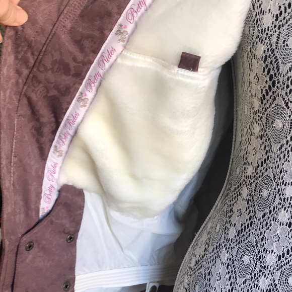 Women’s snowboarding jacket Betty Rides NEW Lace jacquard collection siz… - Picture 9 of 16